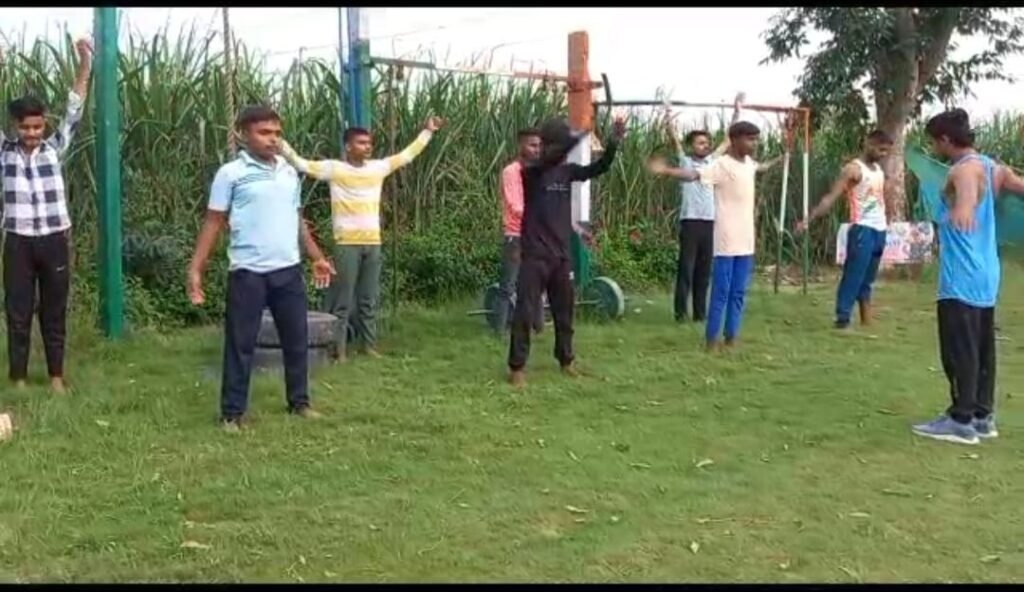 youth giving fitness tips through open gym in Baghpat