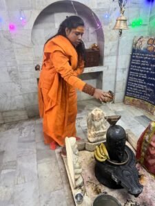 महंत देव सती गिरी ने त्रिवेणी संगम का जल चढ़ाया, श्रद्धालुओं ने किया स्वागत